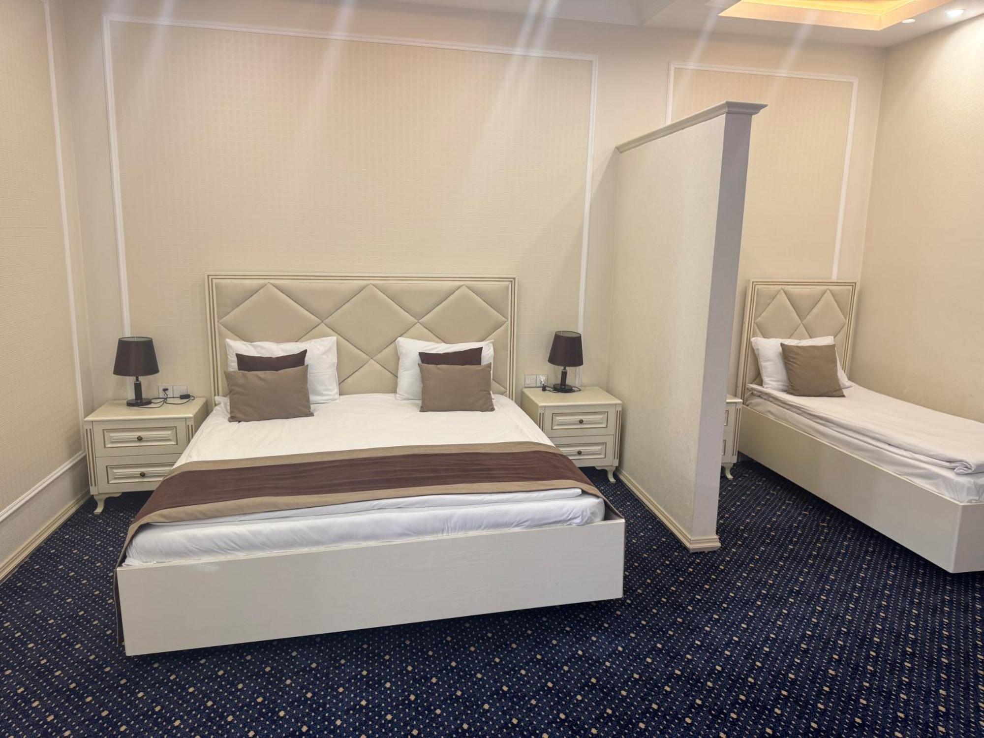 East Legend Hotel 바쿠 외부 사진